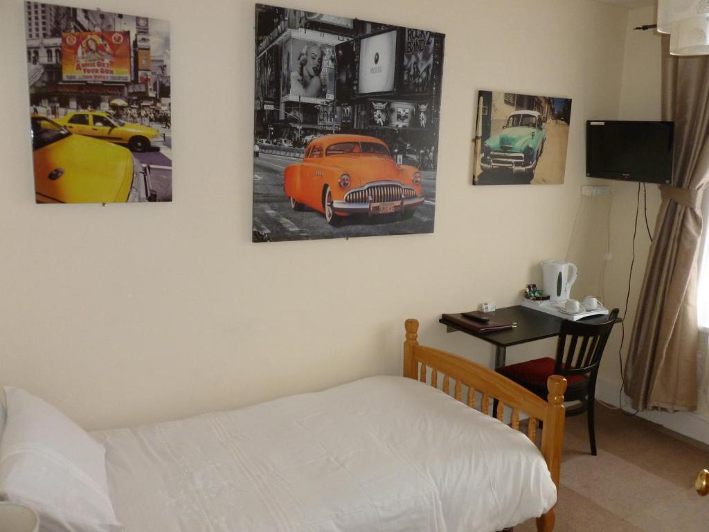 Locanda Cart And Horses 3*