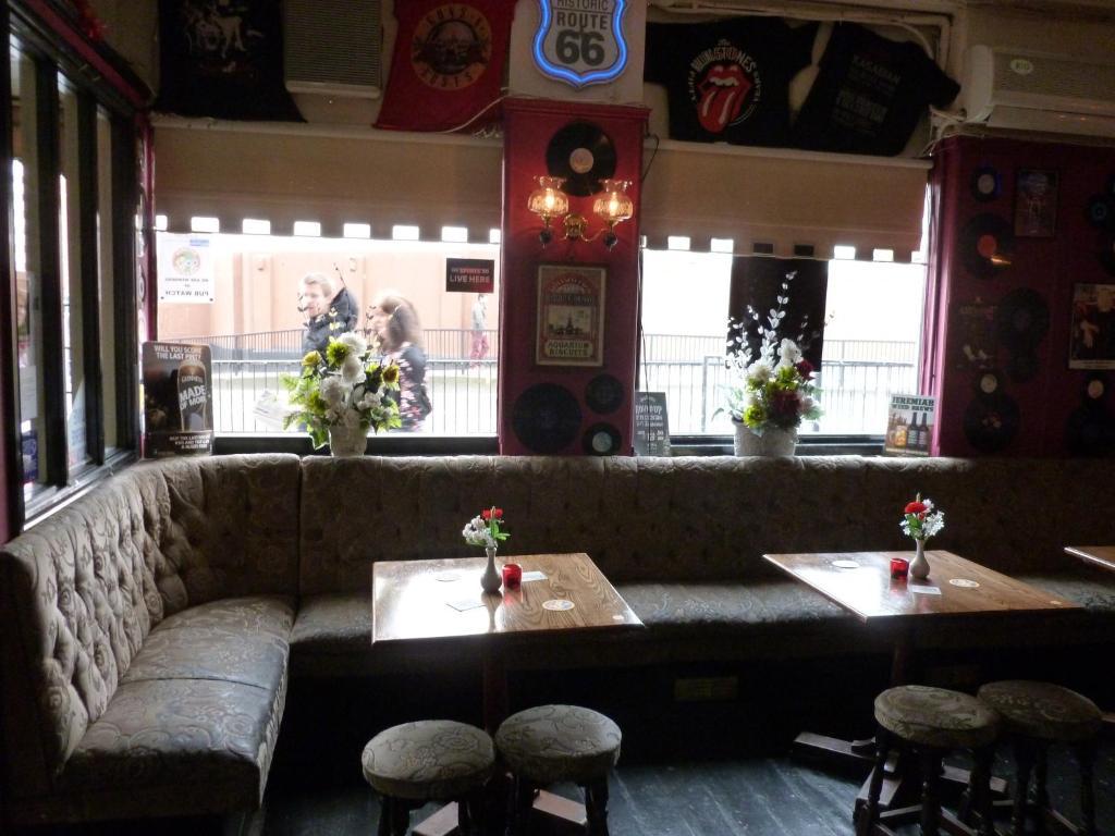 Cart And Horses Londra