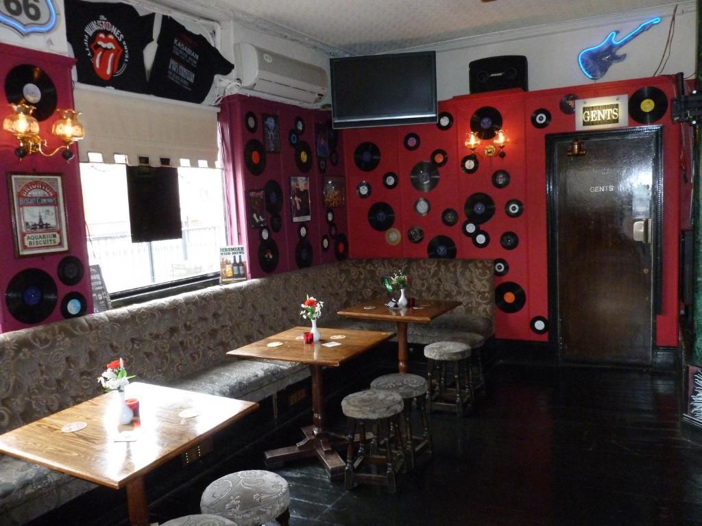 Locanda Cart And Horses 3*