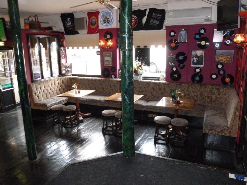 Locanda Cart And Horses